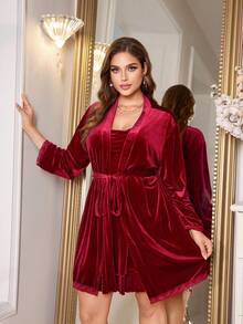 MuseNap CURVE Conjunto de camisón y bata de mujer talla grande de terciopelo con ribete de encaje y espalda abierta con lazo - Burdeos - Ver 7