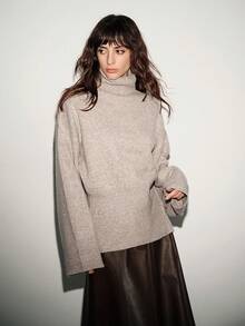 Lumivelle 2025 女装秋冬新款时尚宽松休闲高领露背设计针织毛衣，6% 羊毛