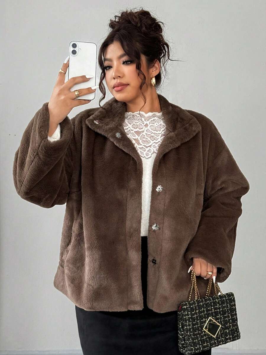 Dazy Plus Giacca elegante casual e alla moda in ecopelliccia oversize e dalla vestibilità dritta, per donne taglie comode - Castano - Visualizzare 1