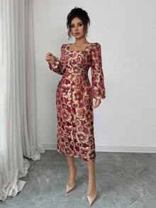 Lyxana Đầm midi cổ vuông tay dài thắt eo chất liệu jacquard kim loại thanh lịch cổ điển có nút ngọc trai, thiết kế xẻ tà, phong cách Pháp sang trọng - Màu Đỏ Sâu - Xem 3