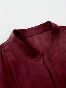 Manfinity AFTRDRK 男士时尚性感纯色深V领长袖衬衫，酒红色上衣，男士深红色衬衫，男士红色上衣，男士红色正装衬衫，舞会西装，日常休闲、周末旅行、户外活动、探险旅行、轻松的工作环境或半正式场合，男友/丈夫礼物，周年纪念礼物，圣诞节礼物 - 酒紅色 - 查看 6