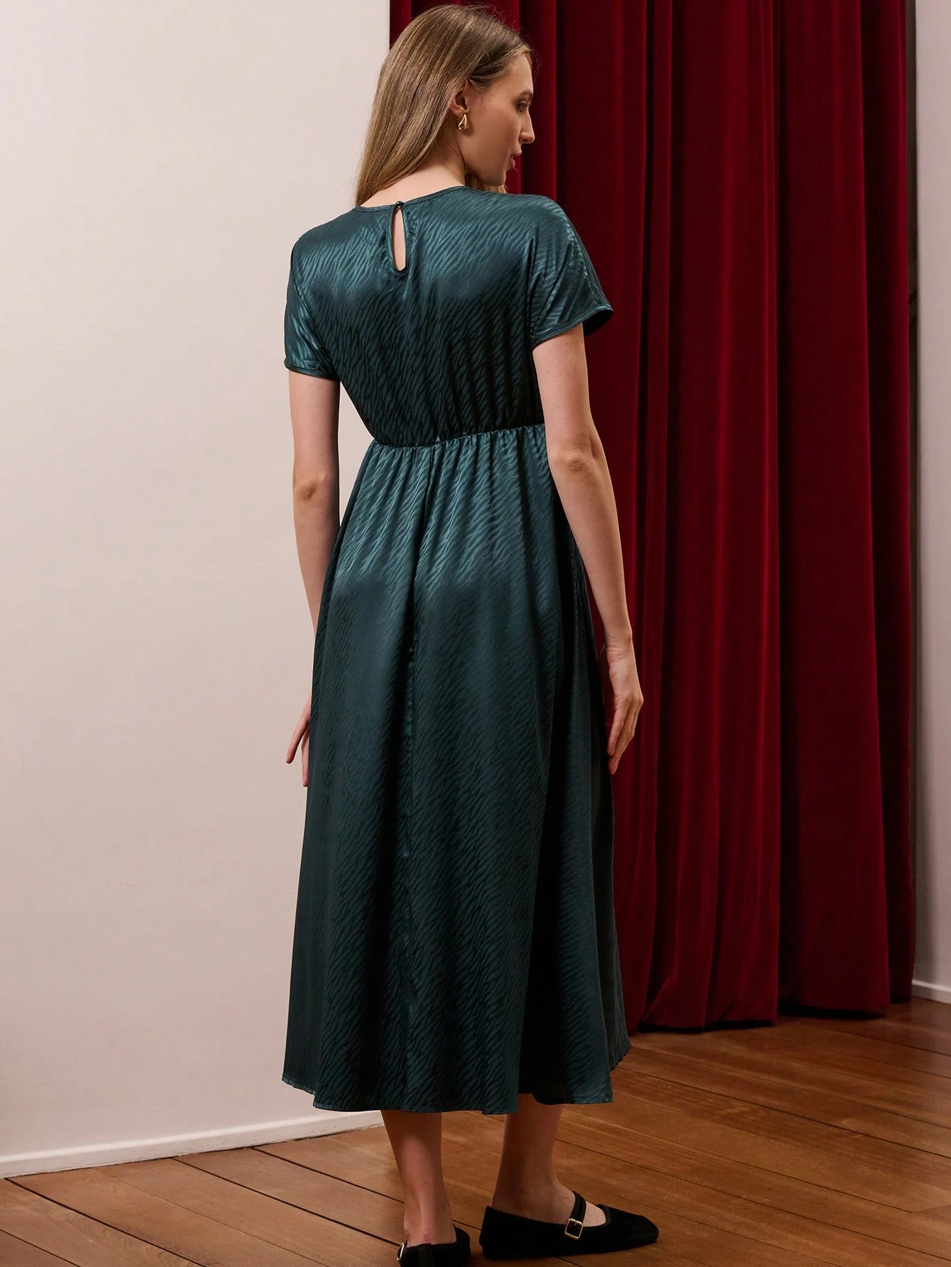 ヴィンテージスタイル ダークブルー アニマル柄 サテン ジャガード ミディアムドレス 秋 レディースファッション 秋ドレス