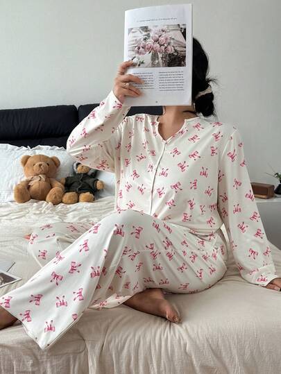 SHEIN 蝴蝶结印花休闲纽扣大码女式长袖上衣和裤子睡衣套装，冬季服装