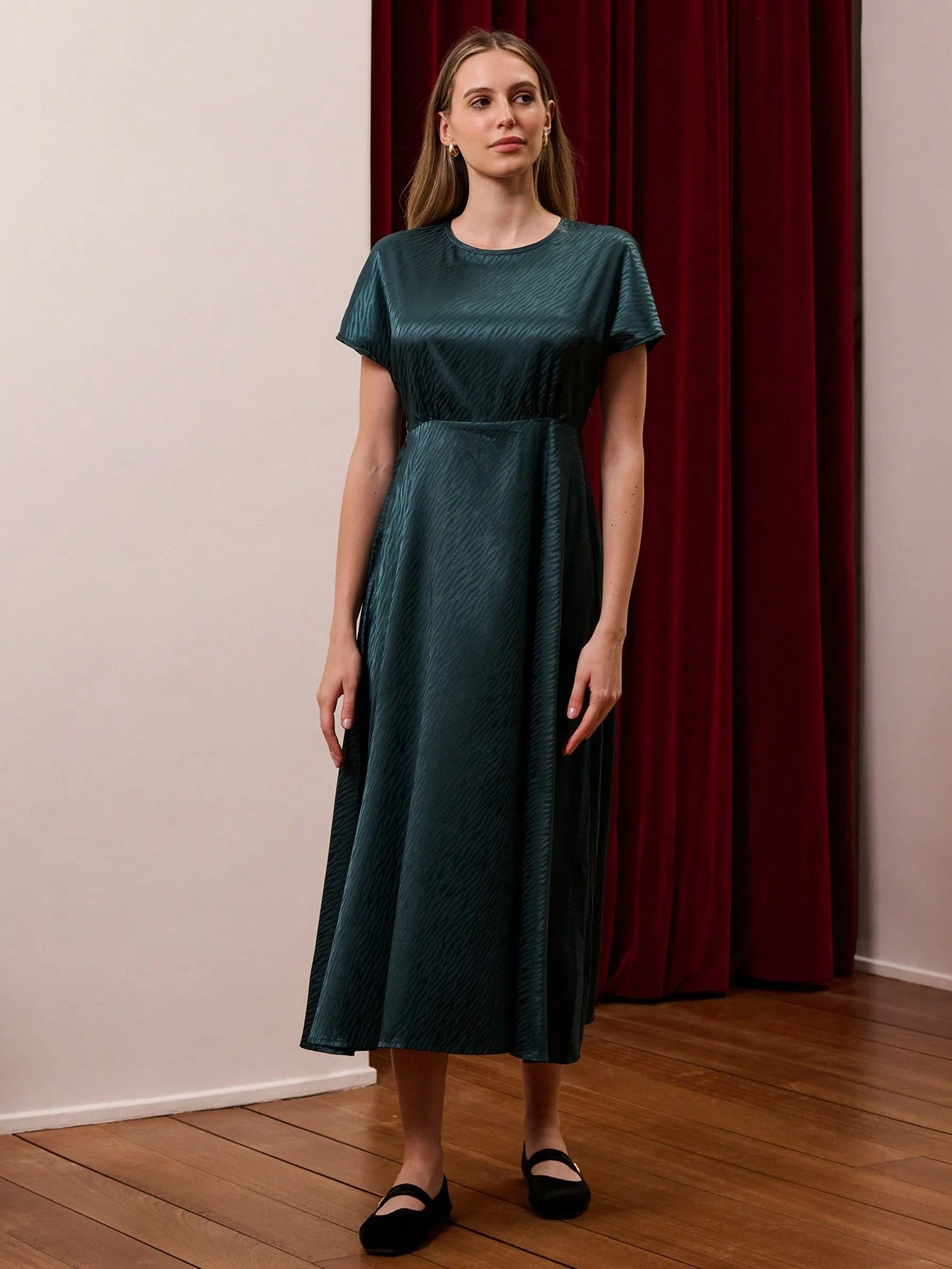 ヴィンテージスタイル ダークブルー アニマル柄 サテン ジャガード ミディアムドレス 秋 レディースファッション 秋ドレス