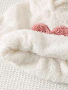 Cozy Pixies 2件套女婴爱心图案抓绒套头卫衣和弹力腰带打底裤，舒适百搭，时尚休闲套装，适合室内、室外、休闲、上学、运动、派对、节日、万圣节、圣诞节、新年等秋冬季场合。秋冬季女婴爱心套装，2件套冬季毛绒服装，女婴休闲套装，女婴冬季套装。 - 彩色 - 查看 5