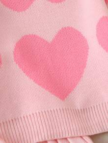 SHEIN Elladie kids 少女针织短款上衣和百褶裙两件套，时尚新品。圣诞红黑撞色，心形图案设计，活力可爱。独特的针织技艺，展现都市魅力。学院风百褶裙，展现少女偶像气质。 - 彩色 - 查看 4