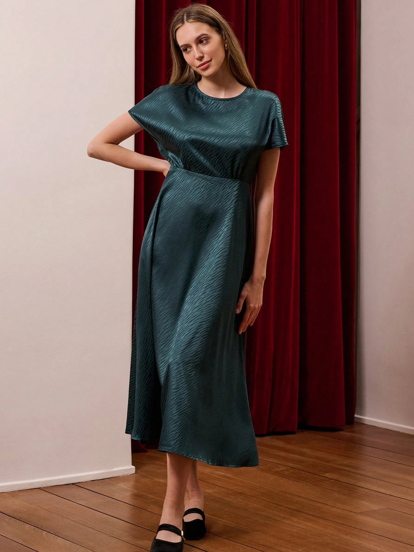 ヴィンテージスタイル ダークブルー アニマル柄 サテン ジャガード ミディアムドレス 秋 レディースファッション 秋ドレス