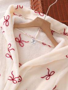 女童可爱浴袍，白色绒面，红色蝴蝶结印花，带口袋、腰带、长袖、长款连帽，睡衣，秋冬款 - 白色 - 查看 4