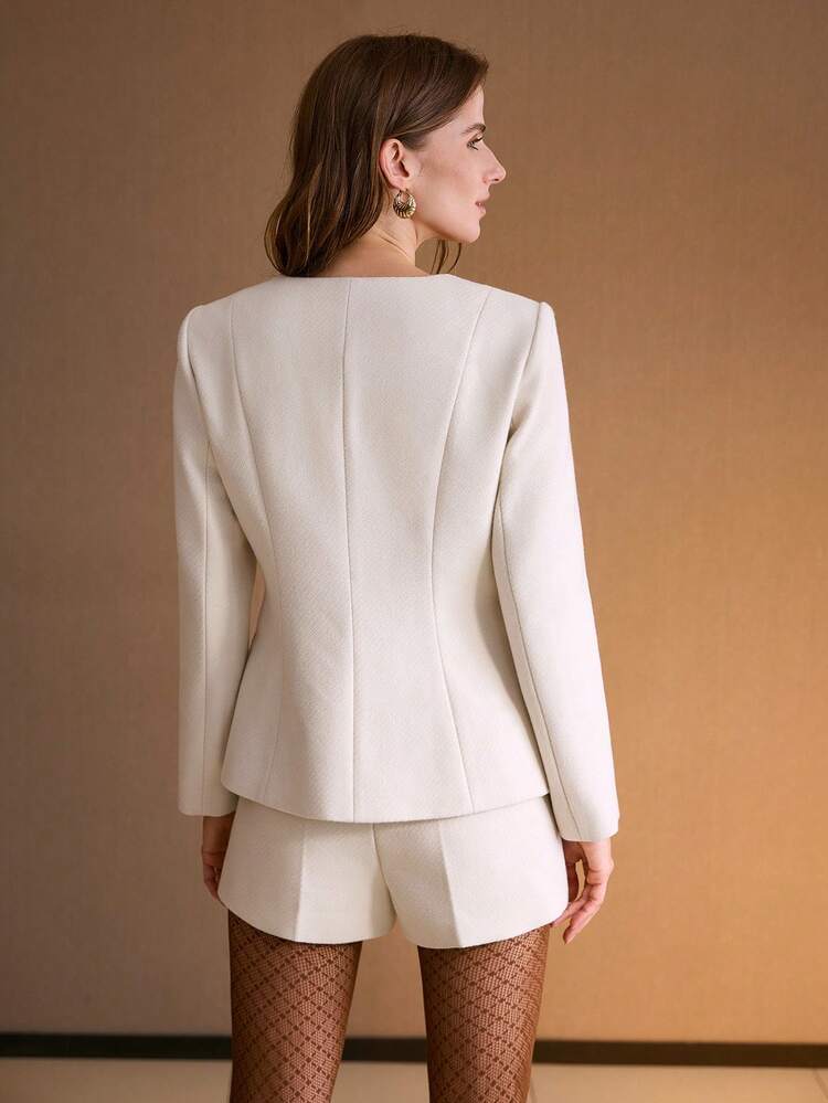 ENSEMBLE 2 PIÈCES : MANTEAU STRUCTURÉ À BOUTONS ET SHORT AVEC PLIS MARQUÉS, AUTOMNE/HIVER