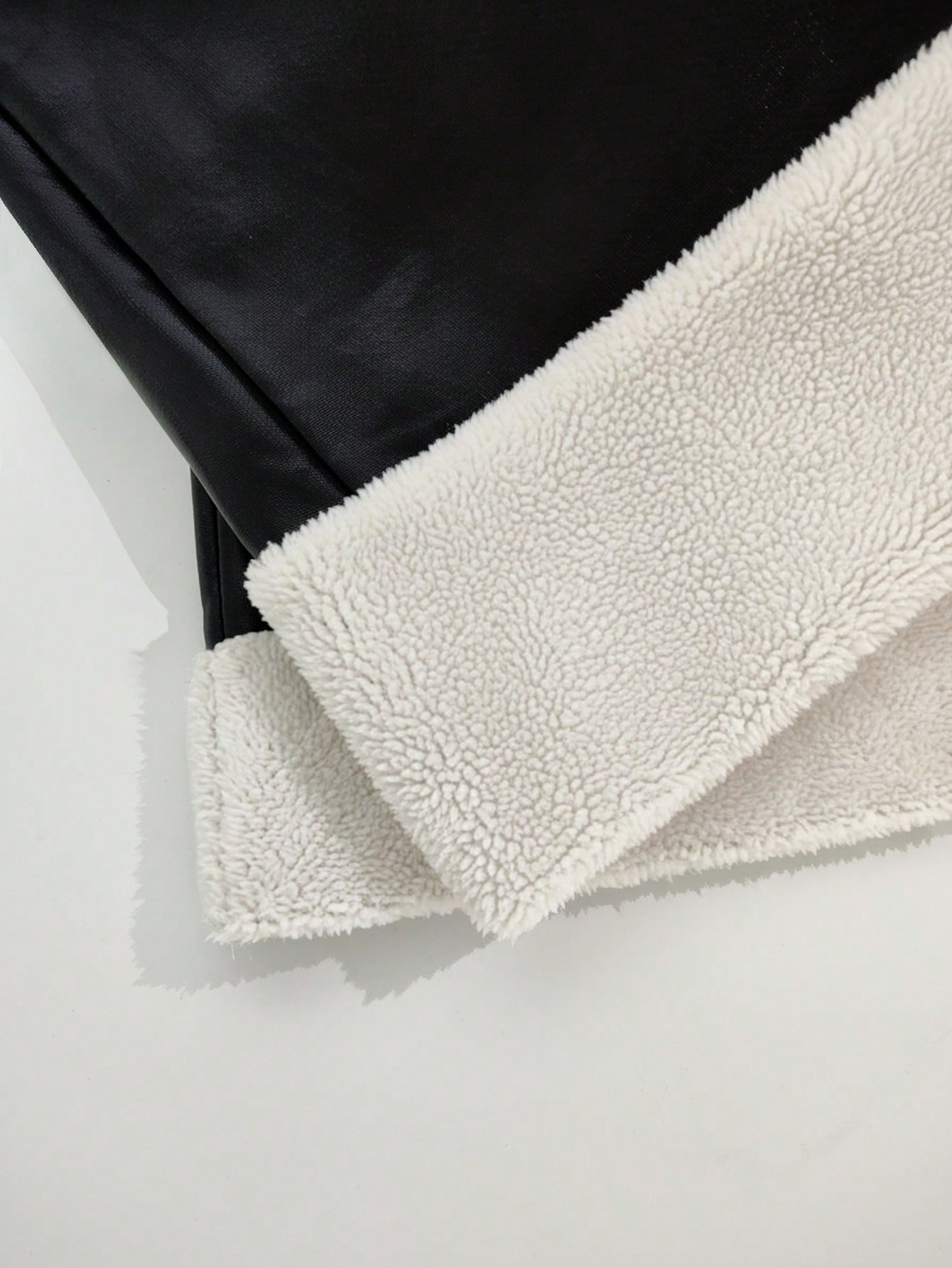 GlowEve بنطلون نسائي مزخرف بأزرار معدنية مع تفاصيل...