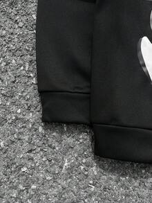 SHEIN 青少年男孩休闲卡通人像字母撞色卫衣，舒适时尚，百搭柔软面料，适合日常穿着、上学、郊游、户外运动、秋冬季节穿着，街头嘻哈风格，返校宽松卫衣，动漫卫衣，男童卫衣，秋冬季节慢跑服 - 黑色 - 查看 4