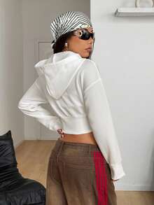 Coolane 女士秋冬街头服饰简约基本款日常休闲运动休闲返校节图案刺绣白色连帽短款羊毛运动衫 - 白色 - 查看 4