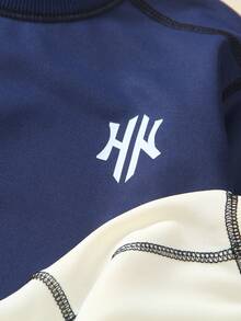 SHEIN Genkimix Kids قميص ثقيل بنفرة طويل الأكمام كاجوال للأولاد، قطعتان، قابل للتنسيق مع العائلة، من البوليستر، قابل للغسل في الغسالة، مناسب للسفر والعودة للمدرسة والأنشطة الخارجية، طقم عملي من قطعتين