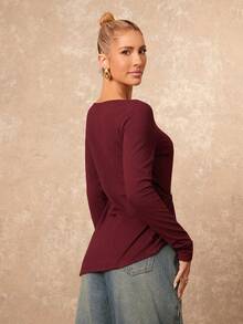 Lumalex VITNOS 酒红色不对称下摆T恤，秋季新款女装，假日度假T恤，秋冬休闲风，时尚秋季单品，派对造型，奢华质感，秋冬新年必备，大地色系，优雅法式风情，舒适T恤，周末休闲，秋季职场穿搭，今秋时尚之选，适合约会、外出、夜生活、婚礼、假日、度假、生日、工作和通勤等各种场合。 - 酒紅色 - 查看 4