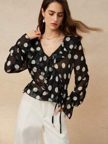 Cévolie 女士优雅波尔卡圆点印花 V 领荷叶边袖系带衬衫，适合春季、夏季和秋季 - 黑色 - 查看 4