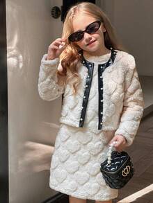 SHEIN Elladie kids 两件套女童可爱白色爱心图案毛绒无袖外套搭配时尚舒适的毛绒连衣裙，秋冬套装 - 白色 - 查看 1