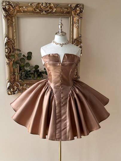 Lovelzi Élégante, minimaliste et glamour, jupe princesse rétro en satin à taille basse, col en V sans bretelles plissé avec bouton décoratif, coupe évasée type "A", taille ajustable avec lien. Convient pour les rendez-vous, les vacances, les soirées célibataires, les mariages, les galas, les séances photo, le thé de l'après-midi, les bals