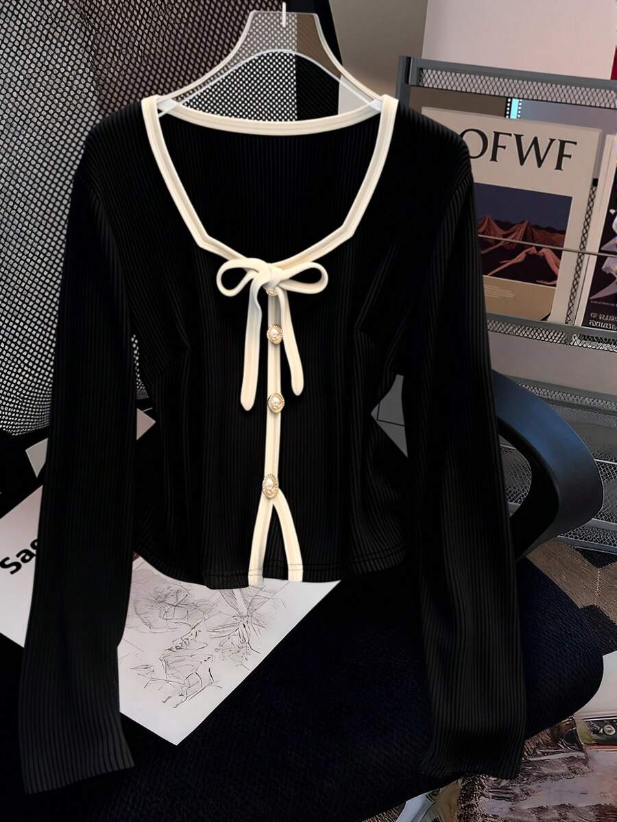 GlowEve CURVE 大码撞色珍珠纽扣装饰系带长袖T恤 - 黑色 - 查看 1