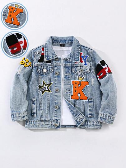Chaqueta vaquera lavada en azul claro, cómoda y suelta, con bordado de la insignia "97" en estilo urbano y vintage casual para niño joven