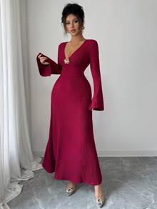 Elenzga 优雅复古酒红色花卉金属纽扣开叉腰合身喇叭袖中长连衣裙，性感V领，适合秋冬季 - 酒紅色 - 查看 4