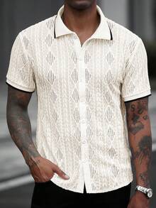 Manfinity Homme Camisa casual de manga corta con botones y dobladillo curvo con ribete de contraste para hombres, camisa de encaje y malla para hombres, camisa de ganchillo para hombres, camisa blanca de encaje para hombres, camisa de punto para hombres - Beis - Ver 1
