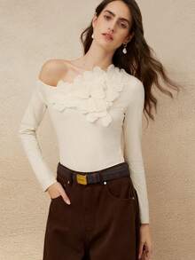 Cévolie 法式优雅花卉贴花露肩吊带背心 - 米色 - 查看 1