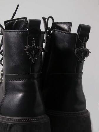 Goth Set de 2 decoraciones de zapatos con colgante de espada gótica, unisex, para Halloween