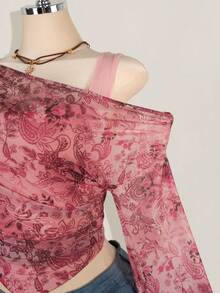 SHEIN ICON Camiseta de malla transparente con hombros oblicuos, talla grande. Blusa de manga larga de malla transparente con estampado de paisley - Rosa - Ver 5