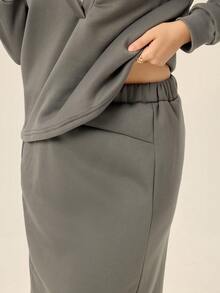 Juhart Bộ đồ 2 món dành cho nữ cỡ lớn, chất liệu dệt kim, kiểu dáng thể thao thường ngày, tay dài, phối màu, gồm áo sweatshirt và chân váy, thích hợp cho mùa thu/đông. - Màu xám đen - Xem 5