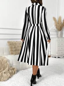 EMERY ROSE 条纹印花束带优雅长袖连衣裙 - 黑與白 - 查看 2