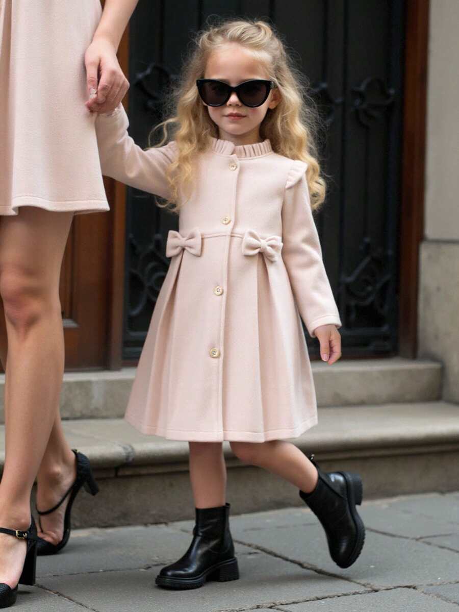 Elladie kids 女童秋冬甜美公主风淡桃色荷叶边领蝴蝶结装饰中长款大衣，韩版甜美风毛呢大衣，适合日常上学、家庭休闲、节日聚会（如生日派对、拜年），实用又时尚