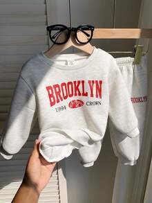 SHEIN 2 件套男婴/女婴可爱休闲灰色字母印花长袖运动衫和慢跑运动服，男女通用婴儿服装，婴儿冬装 - 彩色 - 查看 8