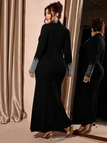 Cravure Vestido de Festa Elegante com Decote Vazado e Brilhantes, Ajustado com Bainha de Sereia, para Mulheres Plus Size - Preto - Visão 2