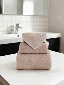 SHEIN 速干浴巾套装 - 100% 纯棉卡其色和简约条纹图案，26.92x53.84 英寸大号沙滩巾（适合游泳者和成人）+ 13.07x28.84 英寸面巾/手巾。超强吸水，防褪色，柔软 - 非常适合健身房、旅行、SPA、酒店、沙龙、节日礼物，四季皆宜。