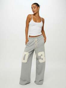 SUMWON WOMEN 阔腿抽绳运动裤，搭配撞色侧板和校队号码印花，打造休闲街头服饰 - 淺灰色 - 查看 6