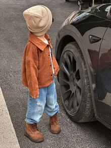 Young Boy复古焦糖棕色灯芯绒口袋翻领纽扣夹克搭配浅桃色柔软保暖羊毛英文“HELLO”衬里服装套装 - 咖啡棕 - 查看 5