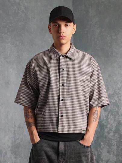 SUMWON 休闲超大号纽扣短袖衬衫周末街头潮流都市时尚经典格纹图案春夏秋季必备