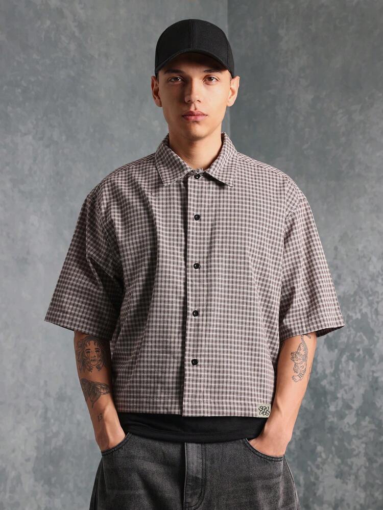 Camisa oversized de manga curta com botões e estampa xadrez clássica