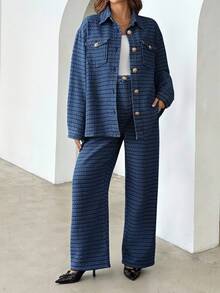 SHEIN Bộ 2 món áo sơ mi và quần jeans denim cài cúc phía trước, túi nắp, màu xanh dương, thích hợp cho mùa thu đông, mọi mùa Halloween, Giáng sinh, Năm mới, Lễ Tạ ơn, đi làm, nghỉ mát, phong cách Y2K, thời trang đường phố, trang phục sinh nhật, trang phục sân bay, tiệc tùng, đám cưới, thanh lịch, công sở, thường ngày, trang phục dành cho phụ nữ giàu có, quần tây sang trọng, bộ đồ denim có họa tiết thời trang cho mặc hàng ngày. - Màu xanh lam - Xem 5