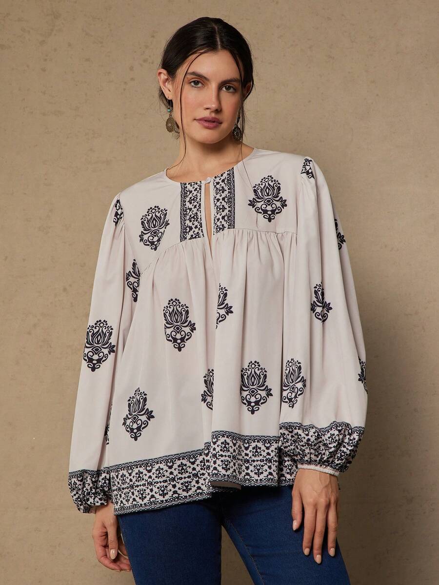 SHEIN VCAY 大码女式时尚休闲印花圆领长袖衬衫 - 米色 - 查看 1