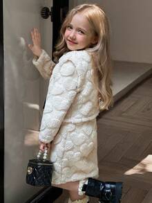 SHEIN Elladie kids 两件套女童可爱白色爱心图案毛绒无袖外套搭配时尚舒适的毛绒连衣裙，秋冬套装 - 白色 - 查看 2