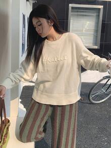 Dazy Plus 大码字母图案圆领宽松休闲白色套头毛衣，适合大码女士，秋冬 - 白色 - 查看 5