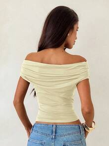 Aloruh 女式纯色褶皱露肩修身时尚T恤 - 杏色 - 查看 2