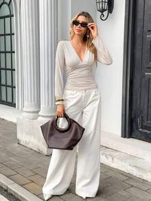 Chiquease 浅色波点V领长袖时尚T恤，修身剪裁，褶皱细节设计，舒适亲肤，百搭打底衫，优雅外出之选 - 杏色 - 查看 5