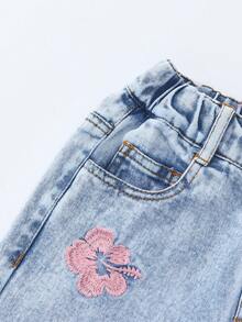 少女款可爱浅色水洗牛仔裤，饰有刺绣花卉图案，长直筒裤型，拉链细节，90年代复古甜美风。 - 淺色水洗藍 - 查看 5