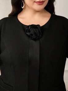 SHEIN Clasi Veste courte élégante et vintage en satin avec roses 3D pour femmes grandes tailles, veste noire, veste fleurie, manteau noir, manteau fleuri, hiver, manteau d'hiver pour femmes, veste d'hiver pour femmes, veste d'hiver pour femmes, confortable automne et hiver pour femmes, automne hiver pour femmes, costume d'Halloween, Noël pour femmes, Nouvel An, top noir, automne hiver 2025, veste blazer décontracté chic - Noir - Voir 1