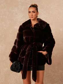 Lumalex حزام خصر كبير مزخرف بخطوط من فرو الأرنب الاصطناعي، معطف فرو اصطناعي مشدود الخصر للنساء