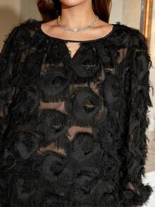 SHEIN LUNE 流苏提花面料，大码宽松圆领衬衫，黑色修身上衣，黑色灯笼袖上衣，2025秋冬季圣诞派对新年风格新年感恩节衬衫，优雅亮片上衣，黑色上衣，感恩节，新年，圣诞节，冬季性感半透明衬衫 - 黑色 - 查看 9