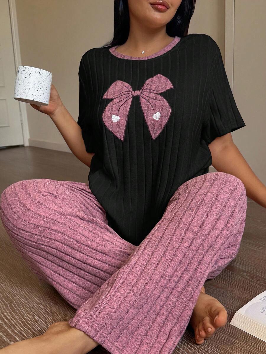 SHEIN Große Größen Damen gestrickter gerippter Schleife Stickerei Rundhals Kurzarm Hose Lässig Pyjama Set