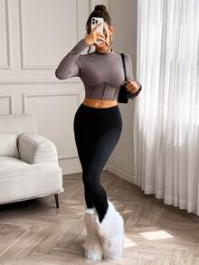 Slayform Camiseta de yoga ajustada de cuello redondo con diseño dividido para uso casual y actividades - Púrpura polvoriento - Ver 3